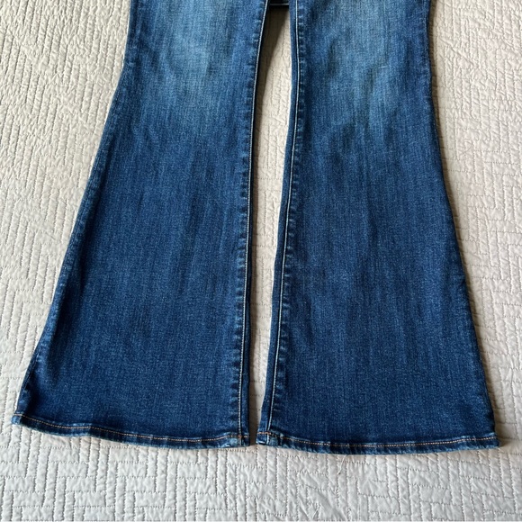 AEO Low-rise Flare Jean Size 4 - Picture 4 of 9